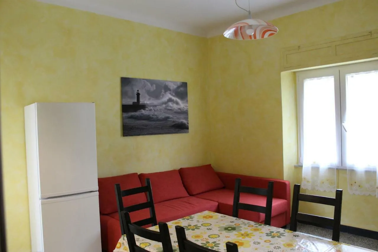 Appartamento 50Mt Dal Mare E Dalla Stazione Deiva Marina 0*,  Italy